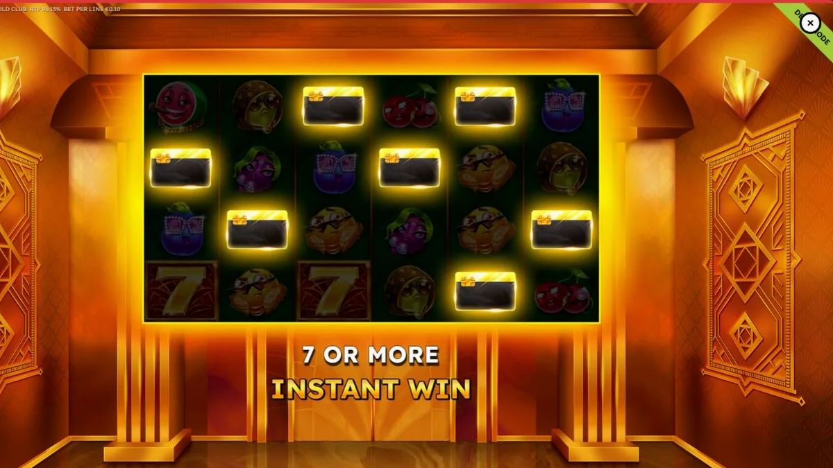 Tampilan visual mewah slot Frooty Troupe Gold Club dengan tema buah dan emas